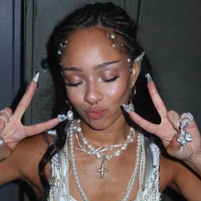 strwjoo's profile picture. thinking about lara raj 24/7.