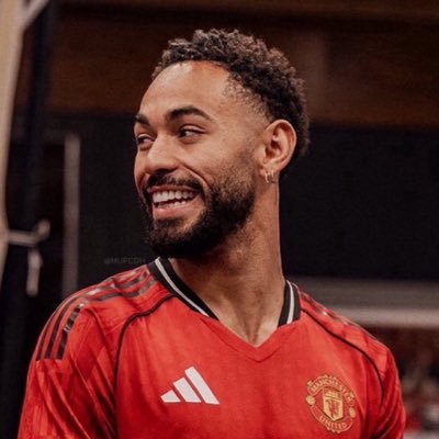 IsholaOladime18's profile picture. Manchester United ❤️ | Engineering student ⚙️