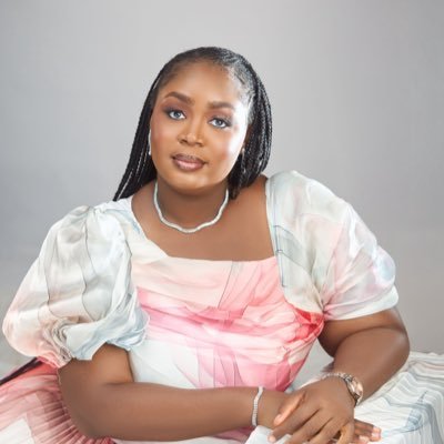 rveebee_'s profile picture. I’m every woman, it’s all in me