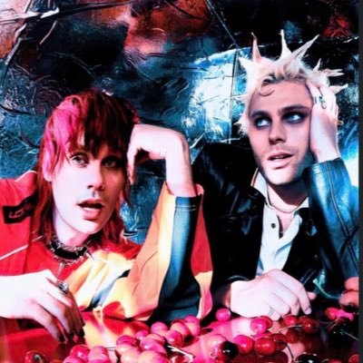 cubicl3z's profile picture. she/her✭22