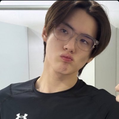 wordrogerthat's profile picture. #BUSbecauseofyouishine