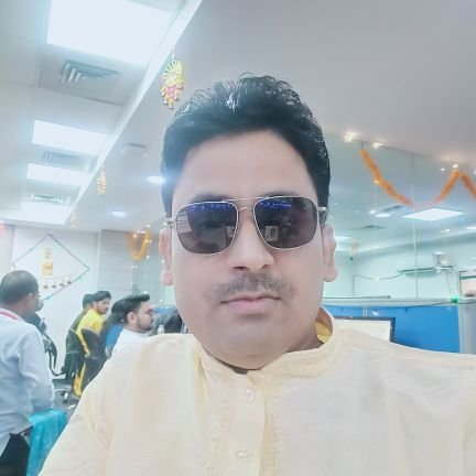 SaketSamrat15's profile picture. Never compromise from self respect.

 My name is Saket Samrat, I am positive thinker.