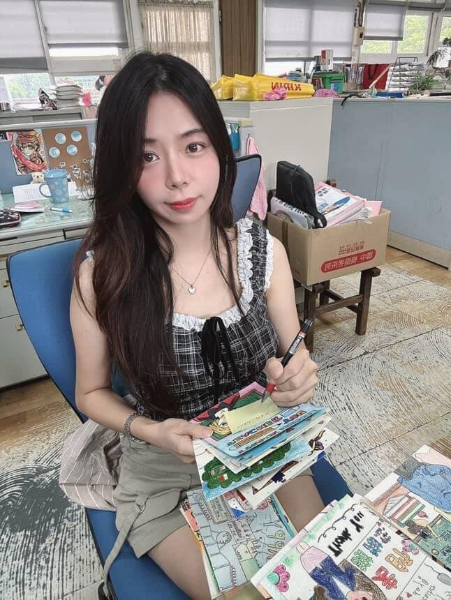 yWUxtPgU6w7I5's profile picture. 25歲國中老師🎀  平常喜歡打羽毛球 . 生活簡單 . 笑容真誠 .希望也能帶給身邊的人溫暖✨