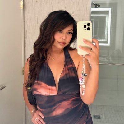 MellinaKong's profile picture. Twitch Partner | CapCut | Prev: TikTok, Trailer Park Group, Dignitas, GFE | @ViolentPandaRL♡