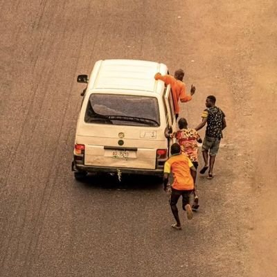 r3welL's profile picture. 