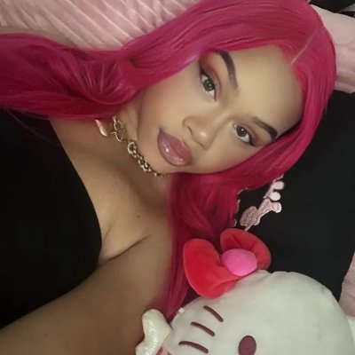 tiyaruhflow's profile picture. ♡₊ just a pretty trans girl ˚₊