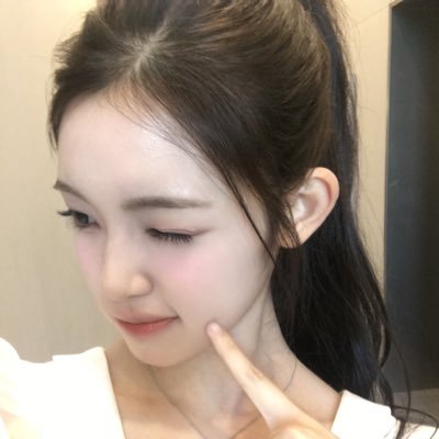 bithewon's profile picture. 5 accounts got 🍣 already, so this is the last one standing lol (using data & wifi)