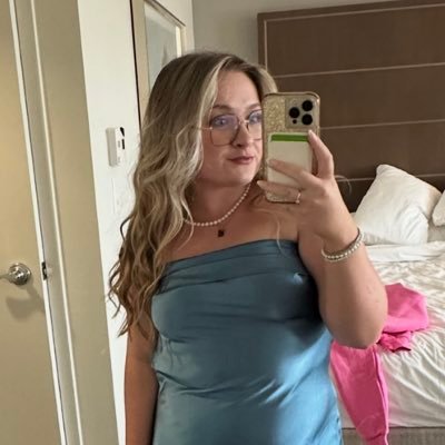heyitslizkerr's profile picture. Just a Social Media Manager who doesn’t update her personal social accounts 🤷🏼‍♀️