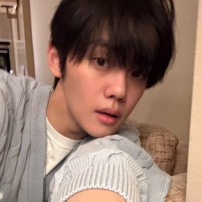 smolgyub's profile picture. she / her 🤍 20. — certified gyuvin lover 
ig: hrtswook