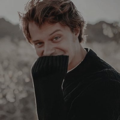 suttcnsmoke's profile picture. —my 𝒉𝒆𝒂𝒅'𝒔 a 𝒎𝒆𝒔𝒔, but i’m trying 𝒓𝒆𝒈𝒂𝒓𝒅𝒍𝒆𝒔𝒔.