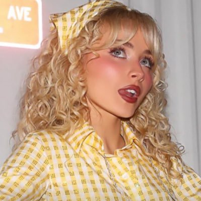 illicitjsh's profile picture. ୨ ♡ ୧ sol en red, luna en reputation, ascendente en folklore, kpop groups and films ★