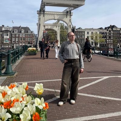 javiblxnco's profile picture. 22 primaveras. Historia UMA. Marxista por humanidad. El compromiso político verdadero nace del dolor compartido y del deseo de sanar las heridas de la sociedad.