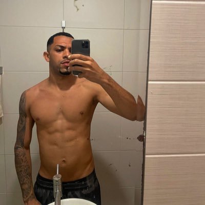 thaironyg_'s profile picture. E a falta do básico, nos fez querer ter mais que o necessário. | @flamengo