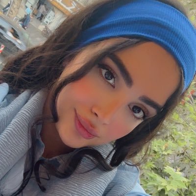 callmekimiyaaa's profile picture. یه رفیقی بهم گفت اسمتو تو گوشیم فلوکستین ۲۰ سیو کردم، گفتم چرا؟ گفت تو امید به زندگی آدمو زیاد میکنی مثل سرتونین :)