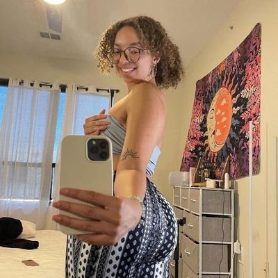 mary_j27057's profile picture. 