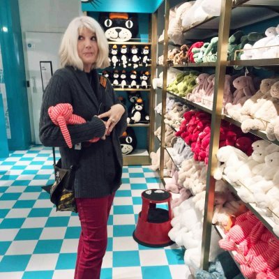 RatSauce's profile picture. 43, writer/artist. Animal lover, no kids, unsurprisingly single, night owl, recluse, sanctimonious music fan of the worst kind, owns the world's best dog.