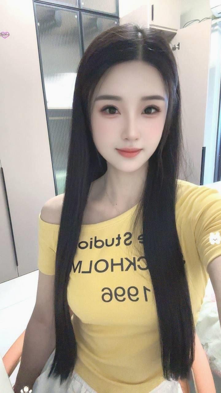 LunaMiller94289's profile picture. 一到深夜，饿和想你，都得忍着。