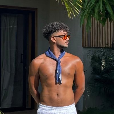 itsjustRafa's profile picture. No nacimos para tratar de encajar en un lugar al que no pertenecemos.