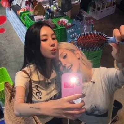 somzpingu's profile picture. i’m a phan not just a kpop account please moot me 🥹 don’t run away