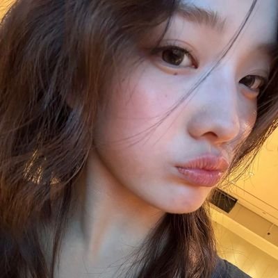 taesanalgesico's profile picture. eu e os sanriowooz escutando ariana grande