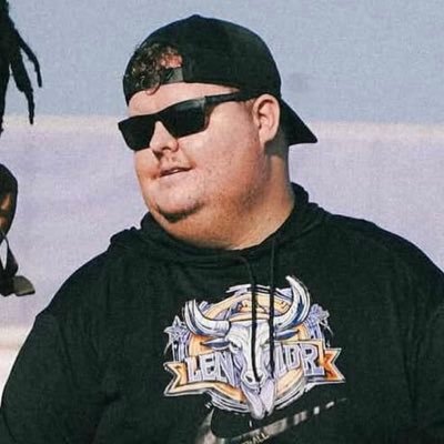 Coach_MolinaLHS's profile picture. JV Head Football Coach | Varsity D-Line Assistant Coach @LennardFootball | Tampa, FL 8️⃣🌴3️⃣ | @FullSail Alumni | #ALLIN #TheL #BayMade 🐂🏈