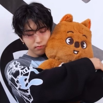 rwrbxlouis's profile picture. 26, she/her, sapphic 🍉 
only the brave. ¹ᴰ ²⁸