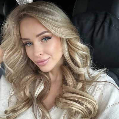 phoebellh's profile picture. Financial Analyst | Fashion & Investing | Paris/London #BTC #Web3