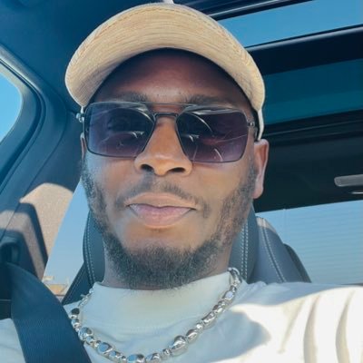 Israfeel_rafa's profile picture. The poet thrives in enigma. A hedonist in his own right | This is a sports account - mainly Arsenal and Lakers but all the opps can get it too!