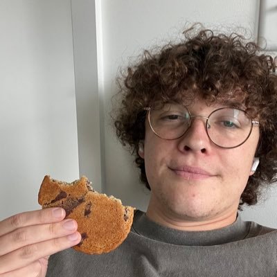 uhseamus's profile picture. an international mess… priv: @srindc