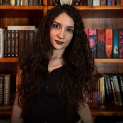 Sylviannia's profile picture. - We're all mad here - Libros. En realidad, sólo libros.