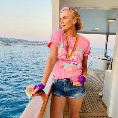 charlize39376's profile picture. 