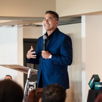 ferdinandpr's profile picture. Productor y moderador de @JugandoPelotaPR, Pelota Dura por NotiUno 630 y Locos con los autos TV. Record Guiness- Parada de autos antiguos más grande del mundo.