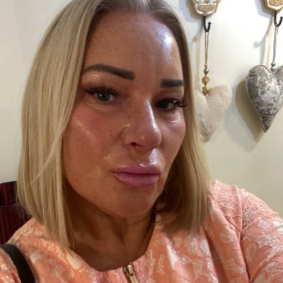 Lindsey63286972's profile picture. 