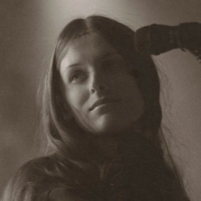 bitethehnd's profile picture. ✶ everything’s growing in our garden