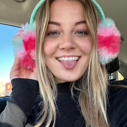 Bessiej33927's profile picture. 