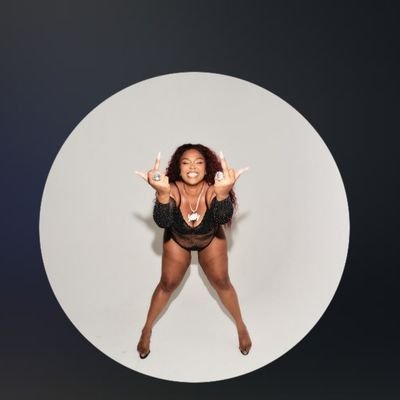 Lizzzo119642's profile picture. 