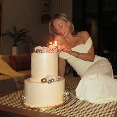 lasciaticadere's profile picture. la moglie di Ester Expósito || no sé vivir si no es para amar