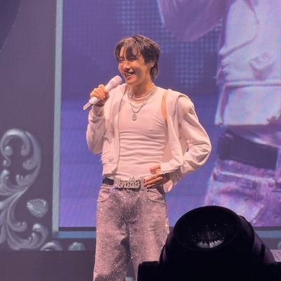 SamuelH73954's profile picture. South-Korea singer, songwriter and dancer 
God is a blessing 💖💜💜