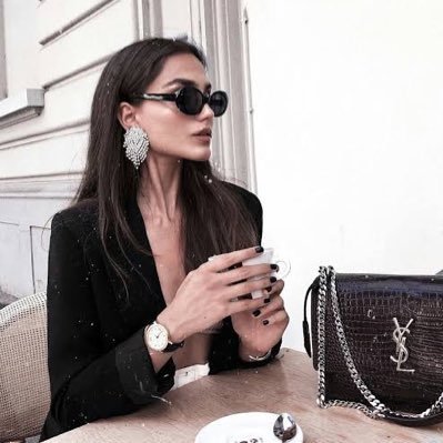 velvetstylechic's profile picture. champagne state of mind