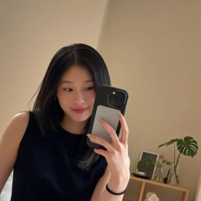 jenfromjan's profile picture. korean american girl pausing college for SF : building a lofi study app : get to know me before it's too late
