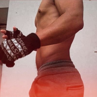 PADILLA9429's profile picture. 🔞🤑 🔥 iquitos🔥 🌴🤑🔞
te voy a cuidar como mi abuelita  cuida a sus galletas  :
y luego zas te como😁🫣🙃