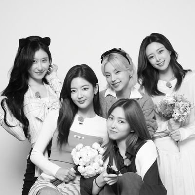 smolryujinie's profile picture. #예지 🐺| #리아🍯| #류진 🐱 | #채령 🦊 | #유나🐰  | #있지 #ITZY @ITZYofficial  busy | work mode