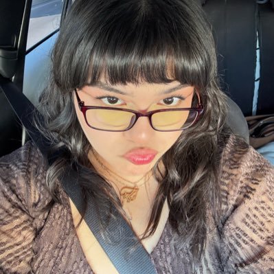 frootgummy's profile picture. bear with me please