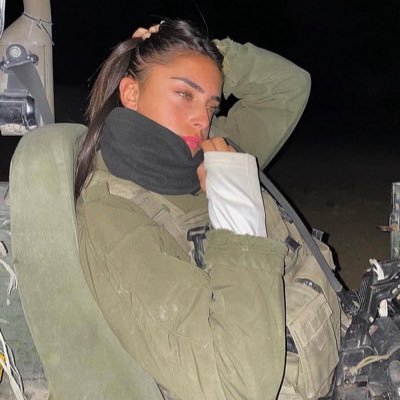 PeerShabat's profile picture. Serving my country with love in my heart and someone special on my mind 💌🇮🇱”