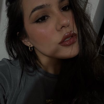 DiovannaBorges's profile picture. may every evil eye in your life go blind 🪬