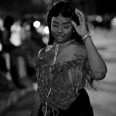 ThatsDesiree_'s profile picture. 3:33 📸