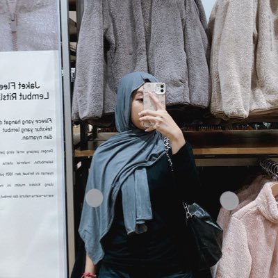 blushloud's profile picture. he ruins her without a sound.