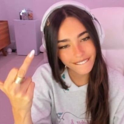 envythepoetic's profile picture. 