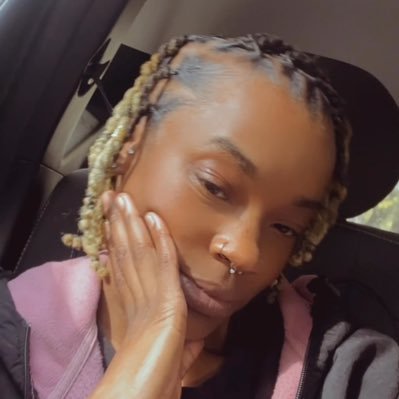 DeafBaddie's profile picture. Deafness🦻🏾 | INTROVERT 🧘🏾‍♀️| Locs Journey 🌱✨            https://t.co/uYbiQguTbi 🫶🏾