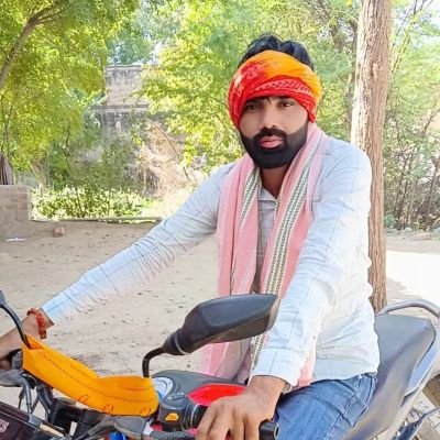 KumarMu31747544's profile picture. न मैं कोई लेखक न कोई कवि और न कोई राजनितिज्ञ हूं , ज़माने के जज्बात में बात ढूंढता हूं झूठ बोलने का हुनर नहीं आता सच कहने का ऐब है मुझमें ।🙏